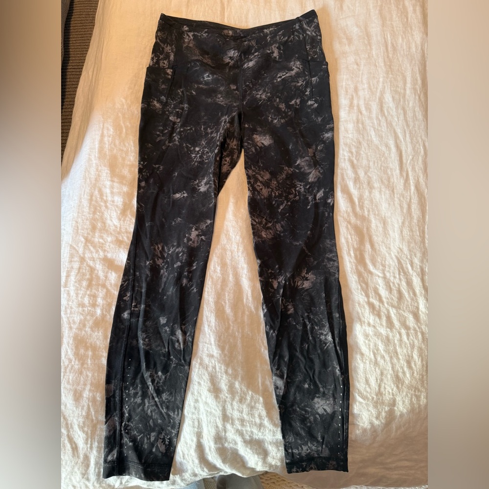 lululemon Base Pace with pockets 28” size 10 Black and Gray Tie-Dye Leggings